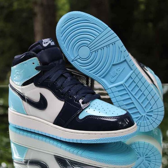 Air Jordan 1 High OG UNC Patent Women’s Size 7 - Picture 5 of 15